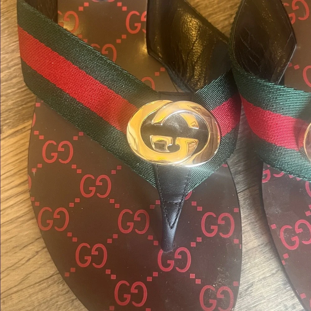 Gucci Red and Green Kika striped interlocking GG sandal - Picture 2 of 4